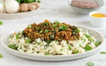 Riso aromatico al cocco con dahl di lenticchie rosse