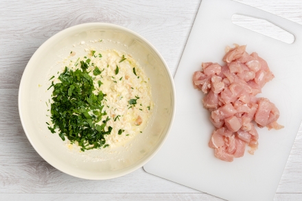 Preparazione Stecchi di pollo alle erbe - Fase 1 Preparazione Stecchi di pollo alle erbe - Fase 1