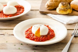 Preparazione Uova mollette al pomodoro - Fase 3