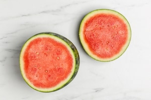 Preparazione Anguria ripiena di mozzarella e olive  - Fase 1