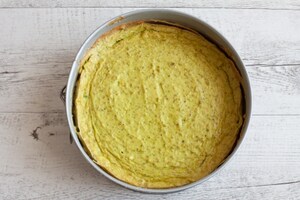 Preparazione Cheesecake di avocado e salmone - Fase 2