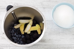 Preparazione Confettura di mirtilli e more con il Bimby - Fase 1