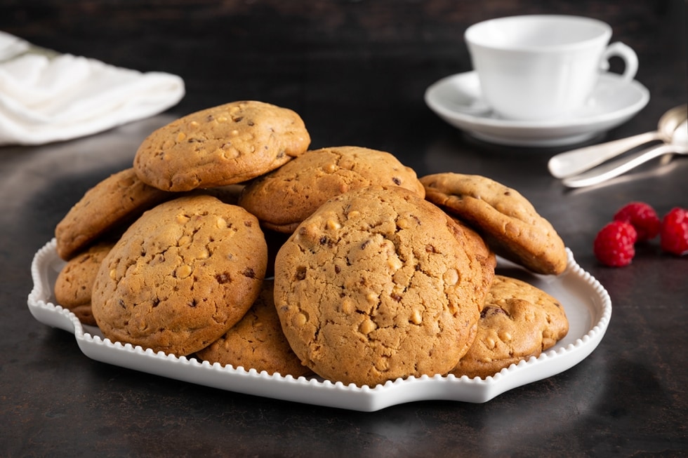 Cookies al cioccolato bianco e lamponi ricetta