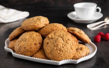 Cookies al cioccolato bianco e lamponi