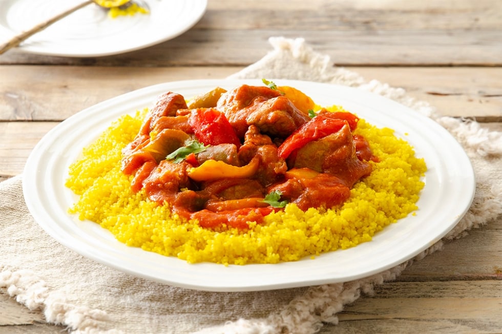 Cous cous allo zafferano con spezzatino ai peperoni ricetta