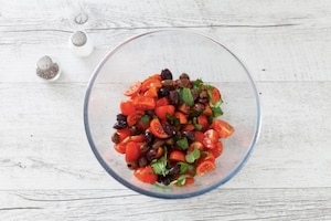 Preparazione Insalata di riso con pomodorini, feta e olive - Fase 1