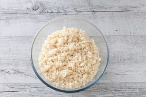 Preparazione Insalata di riso con pomodorini, feta e olive - Fase 1