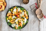 Insalata di mozzarella e frutta 