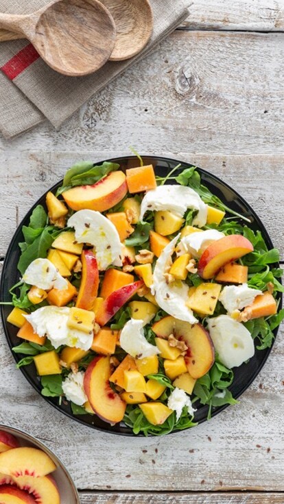 Insalata di mozzarella e frutta 
