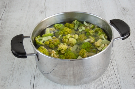 Preparazione Pasta con broccolo in carrozza - Fase 1 Preparazione Pasta con broccolo in carrozza - Fase 1