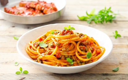 Pasta con il ragù di tonno