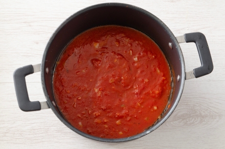 Preparazione Pasta con il ragù di tonno - Fase 1 Preparazione Pasta con il ragù di tonno - Fase 1