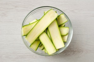 Preparazione Sushi di zucchine con mousse al parmigiano e mortadella - Fase 1
