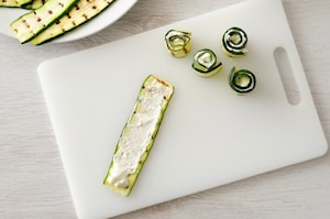 Preparazione Sushi di zucchine con mousse al parmigiano e mortadella - Fase 3