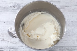 Preparazione Torta di compleanno drip cake - Fase 1