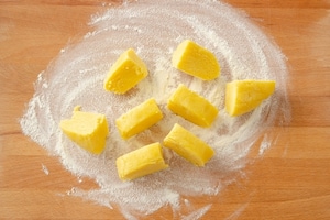 Preparazione Tortine di frolla alle albicocche - Fase 2