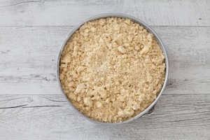 Preparazione Crumble cheesecake alle mele - Fase 4