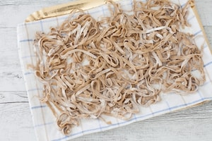 Preparazione Fettuccine di grano saraceno con speck, castagne e semi di papavero  - Fase 3