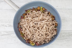 Preparazione Fettuccine di grano saraceno con speck, castagne e semi di papavero  - Fase 4