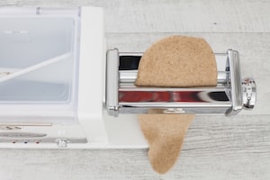 Preparazione Fettuccine di grano saraceno con speck, castagne e semi di papavero  - Fase 2