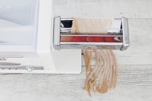 Preparazione Fettuccine di grano saraceno con speck, castagne e semi di papavero  - Fase 2