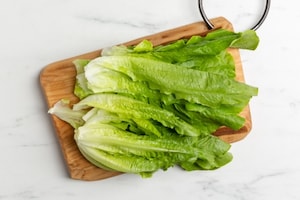 Preparazione Insalata con uova barzotte, acciughe e mandorle - Fase 1