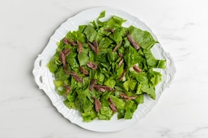 Preparazione Insalata con uova barzotte, acciughe e mandorle - Fase 1