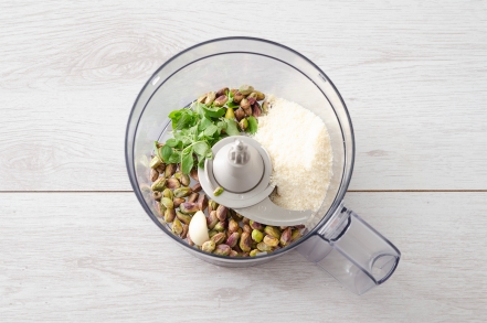 Preparazione Lasagne ai pistacchi e taleggio - Fase 1 Preparazione Lasagne ai pistacchi e taleggio - Fase 1