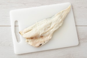 Preparazione Linguine con baccalà, uvetta e cavolo nero - Fase 1