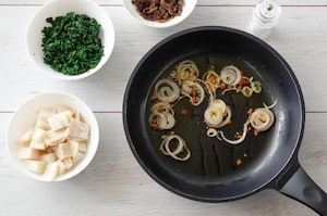 Preparazione Linguine con baccalà, uvetta e cavolo nero - Fase 4