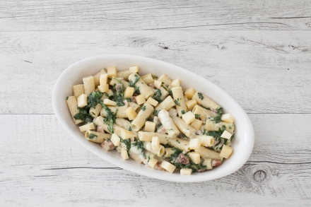 Preparazione Rigatoni gratinati con formaggio, spinaci e prosciutto crudo  - Fase 2 Preparazione Rigatoni gratinati con formaggio, spinaci e prosciutto crudo  - Fase 2