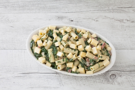 Preparazione Rigatoni gratinati con formaggio, spinaci e prosciutto crudo  - Fase 2 Preparazione Rigatoni gratinati con formaggio, spinaci e prosciutto crudo  - Fase 2