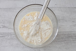 Preparazione Torta di mele in teglia - Fase 3