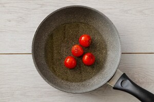 Preparazione Tortini di cous cous, merluzzo e pomodorini al finocchietto - Fase 3