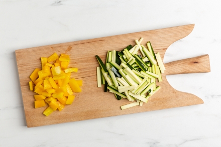 Preparazione Uova affogate con ratatuia di zucchine e peperoni - Fase 1 Preparazione Uova affogate con ratatuia di zucchine e peperoni - Fase 1