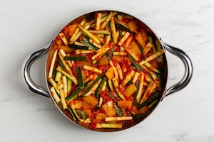 Preparazione Uova affogate con ratatuia di zucchine e peperoni - Fase 3