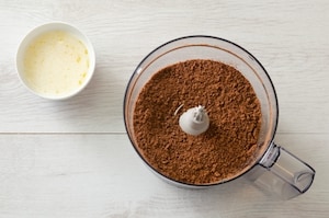 Preparazione Cheesecake allo yogurt con fichi e noci caramellate - Fase 1