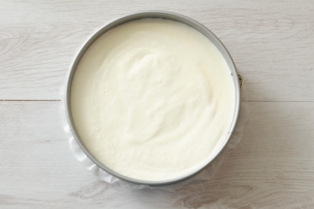 Preparazione Cheesecake allo yogurt con fichi e noci caramellate - Fase 5 Preparazione Cheesecake allo yogurt con fichi e noci caramellate - Fase 5
