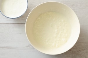 Preparazione Cheesecake allo yogurt con fichi e noci caramellate - Fase 4