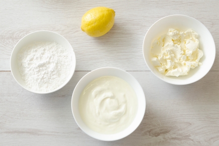 Preparazione Cheesecake allo yogurt con fichi e noci caramellate - Fase 2 Preparazione Cheesecake allo yogurt con fichi e noci caramellate - Fase 2