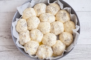 Preparazione Danubio salato allo yogurt  - Fase 4