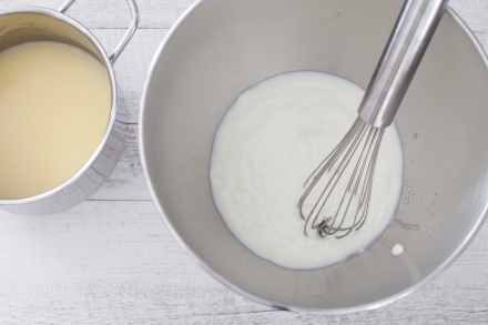 Preparazione Mattonella di yogurt al cocco e frutti di bosco  - Fase 1 Preparazione Mattonella di yogurt al cocco e frutti di bosco  - Fase 1