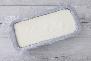 Preparazione Mattonella di yogurt al cocco e frutti di bosco  - Fase 2