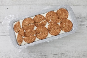 Preparazione Mattonella di yogurt al cocco e frutti di bosco  - Fase 3