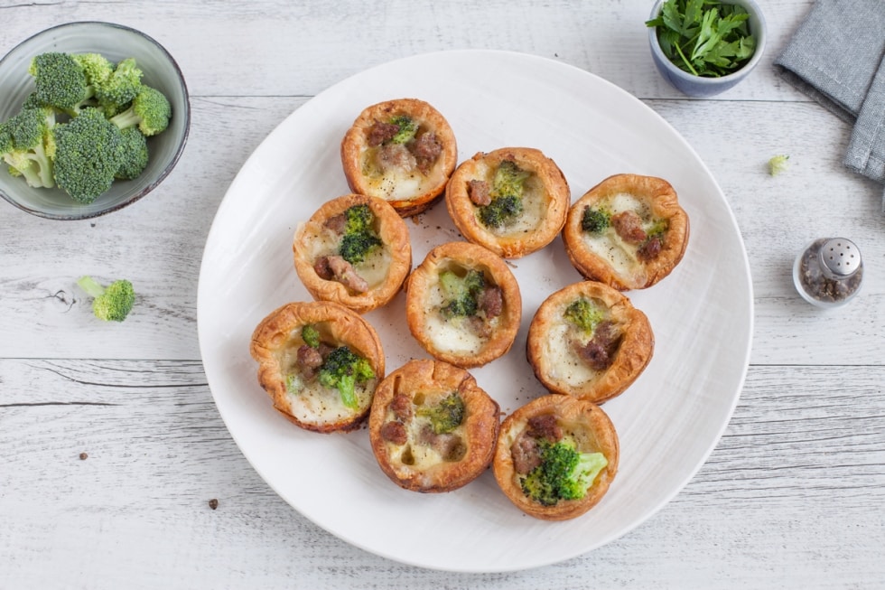 Mini quiches con mozzarella, salsiccia e broccoli  ricetta