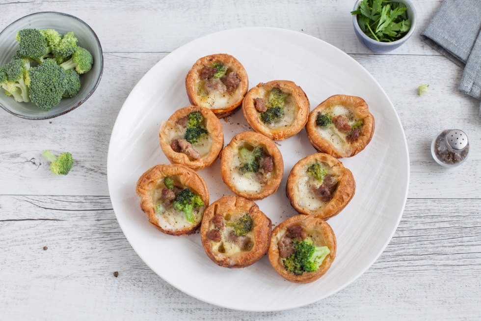 Mini quiches con mozzarella, salsiccia e broccoli  ricetta