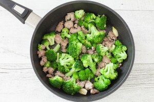 Preparazione Mini quiches con mozzarella, salsiccia e broccoli  - Fase 3