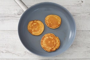 Preparazione Pancake alla curcuma - Fase 2