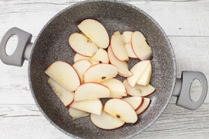 Preparazione Pizzette alle mele e vaniglia - Fase 1