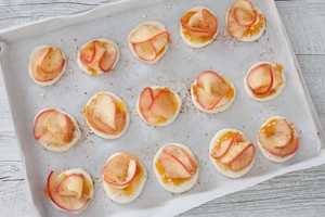 Preparazione Pizzette alle mele e vaniglia - Fase 3